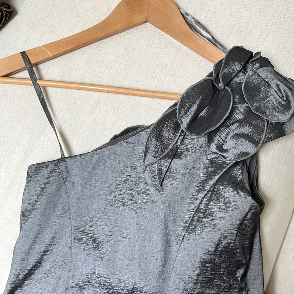 Gorgeous Silver One Shoulder Dress Size 4p - Picture 3 of 5